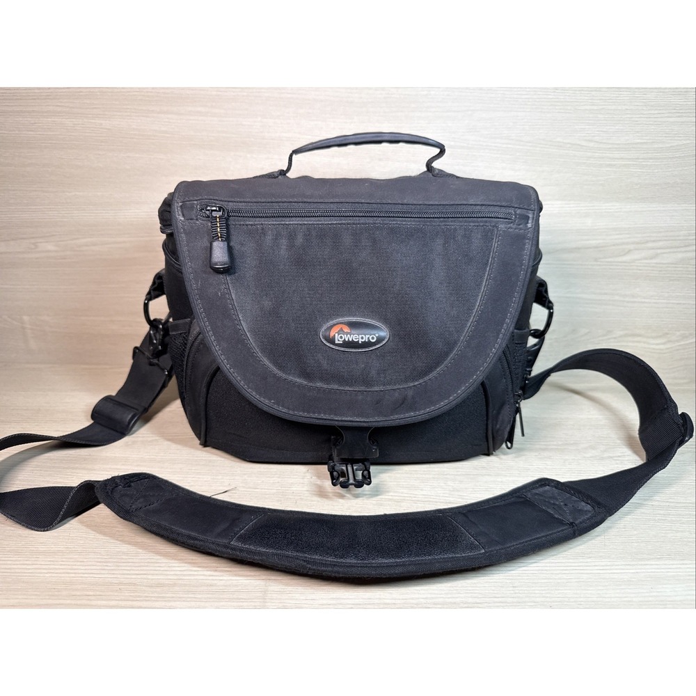 Lowepro‎ Nova 4 AW Camera Bag - Black Pre Owned Customizable Zip Clip Crossbody